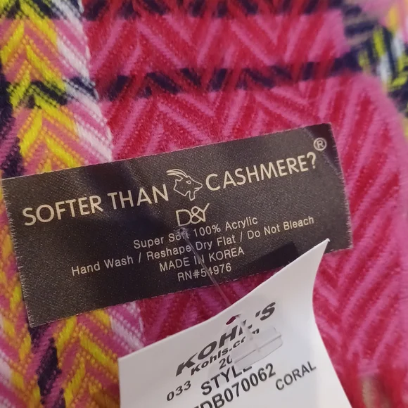 NWT D&Y Softer Than Cashmere Stunning Scarf - Picture 4 of 6